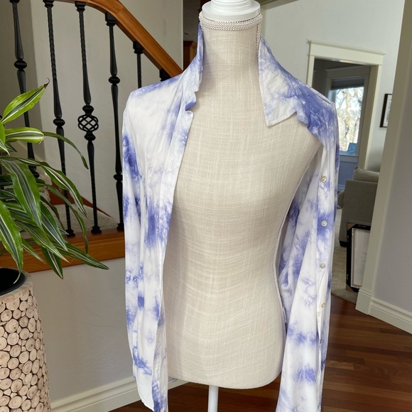 Jane and Delancey Tie Dye Button‎ Down Shirt in White and Blue Size: Small - Picture 5 of 7